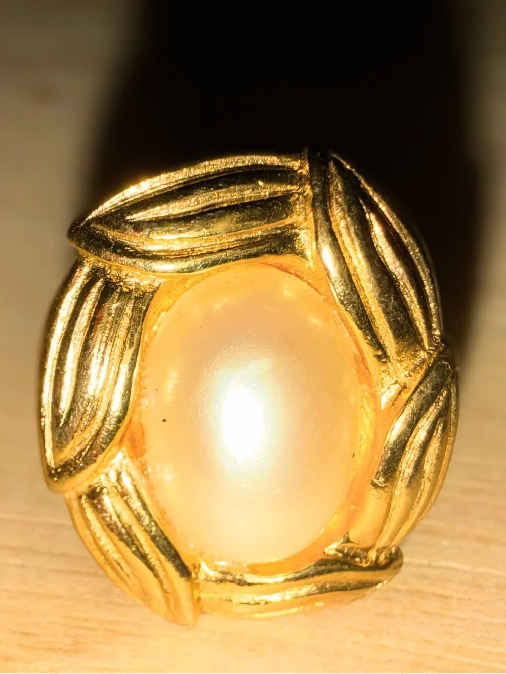 Vintage Gold-Tone Leaf & Faux Pearl Statement Cocktail Ring size Med to Lg